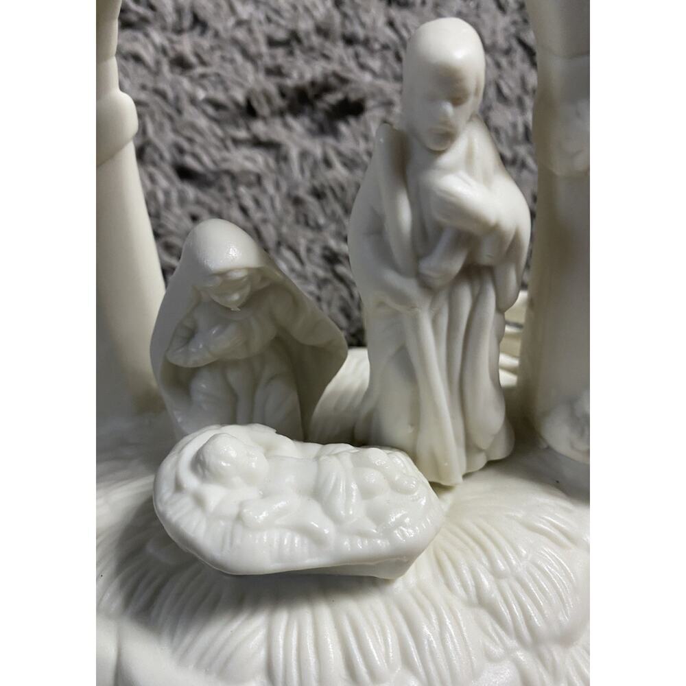 White Porcelain Bisque Musical Christmas Nativity Scene Decor - Picture 7 of 11